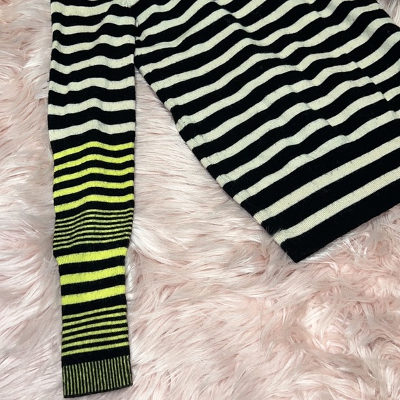 Juicy couture striped turtleneck size small - Picture 2 of 6